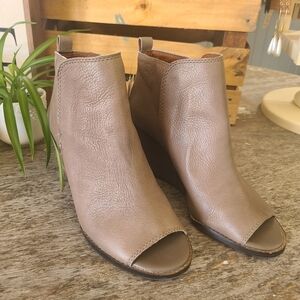 Lucky Brand Taupe Leather Wedge Peep Toe Shoes Size 9.5